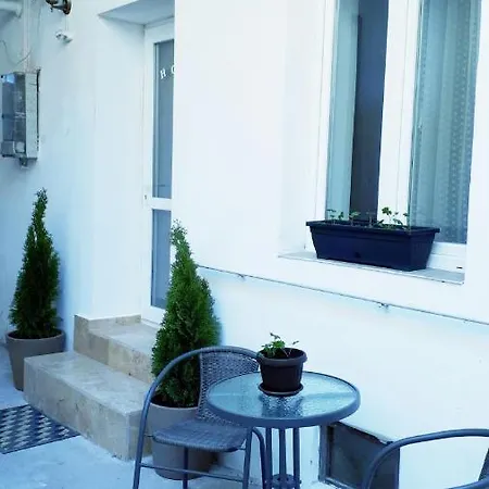 Leo Apartment's Center
