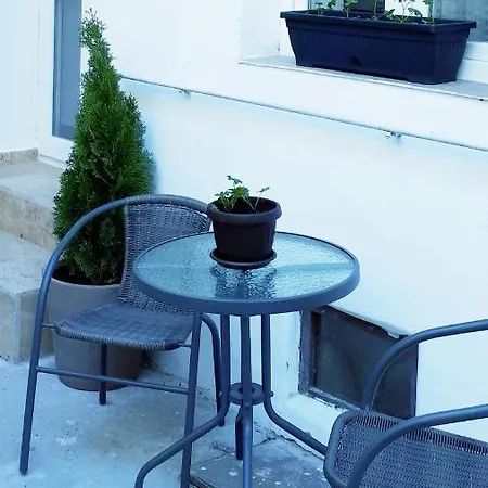 Leo Apartment's Center *